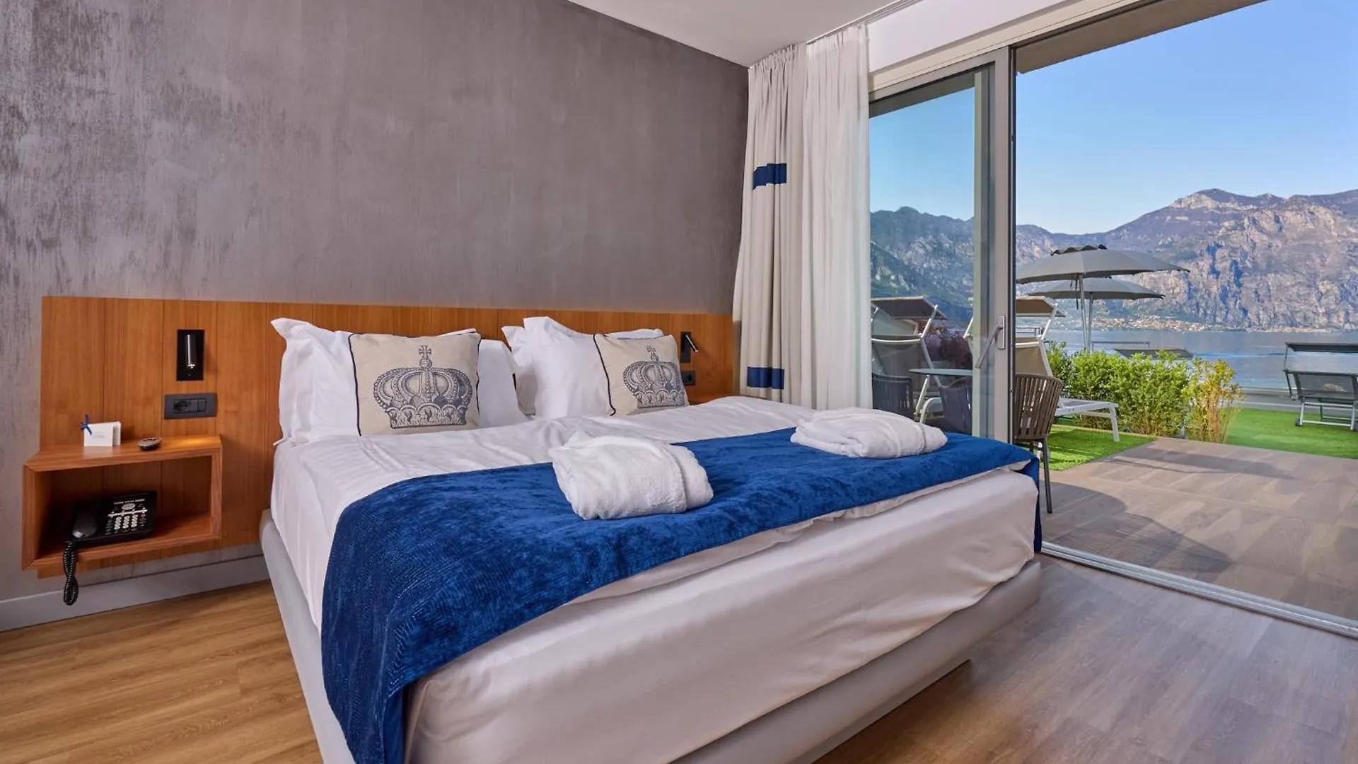 Hotel Castello Lake Front Malcesine 4*,