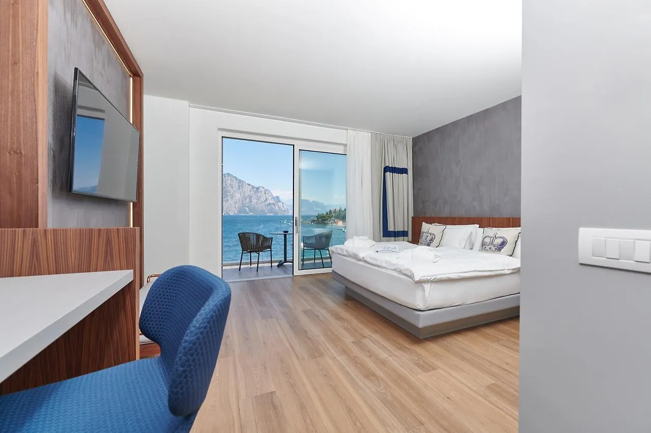 Hotel Castello Lake Front Malcesine Italien