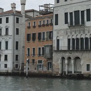 Gasthuis Leon Bianco On The Grand Canal ***