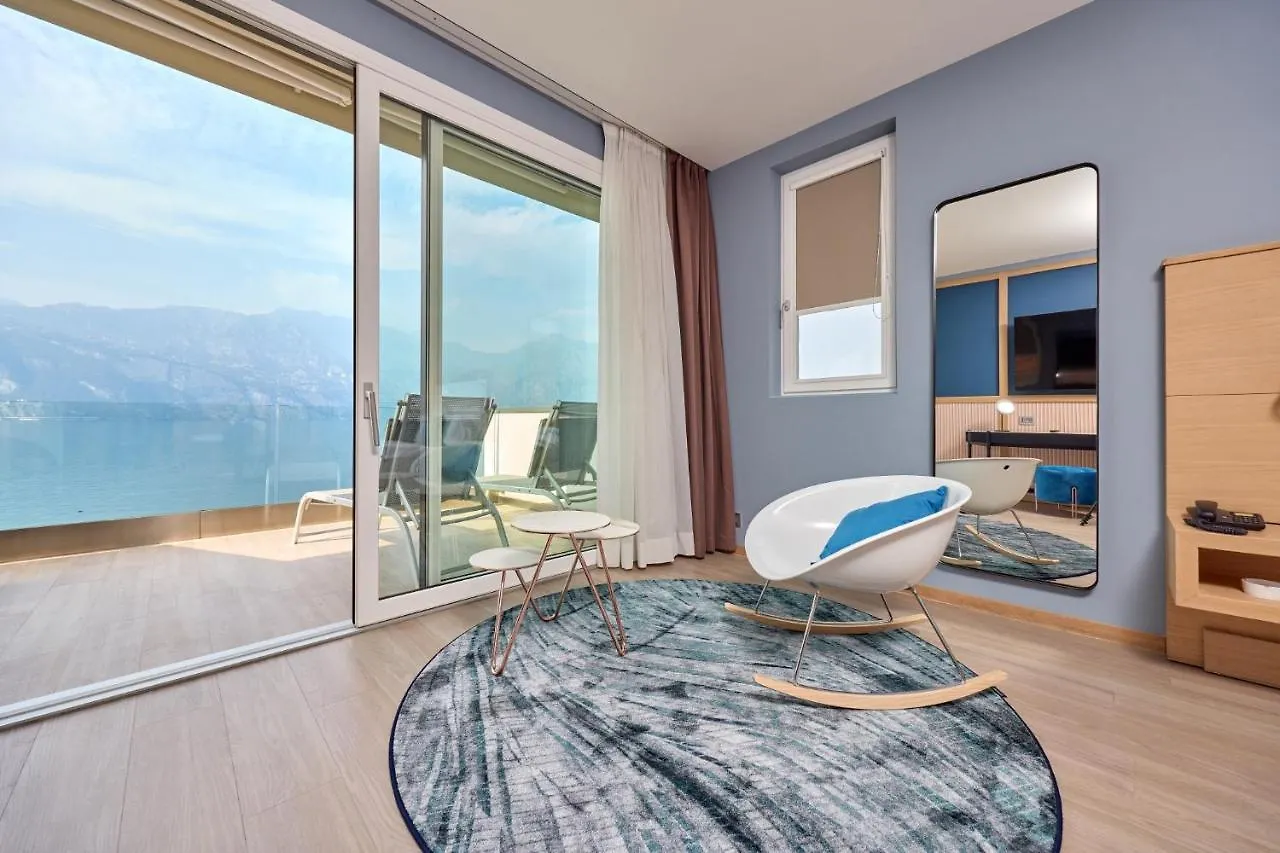 Hotel Castello Lake Front Malcesine 4*,