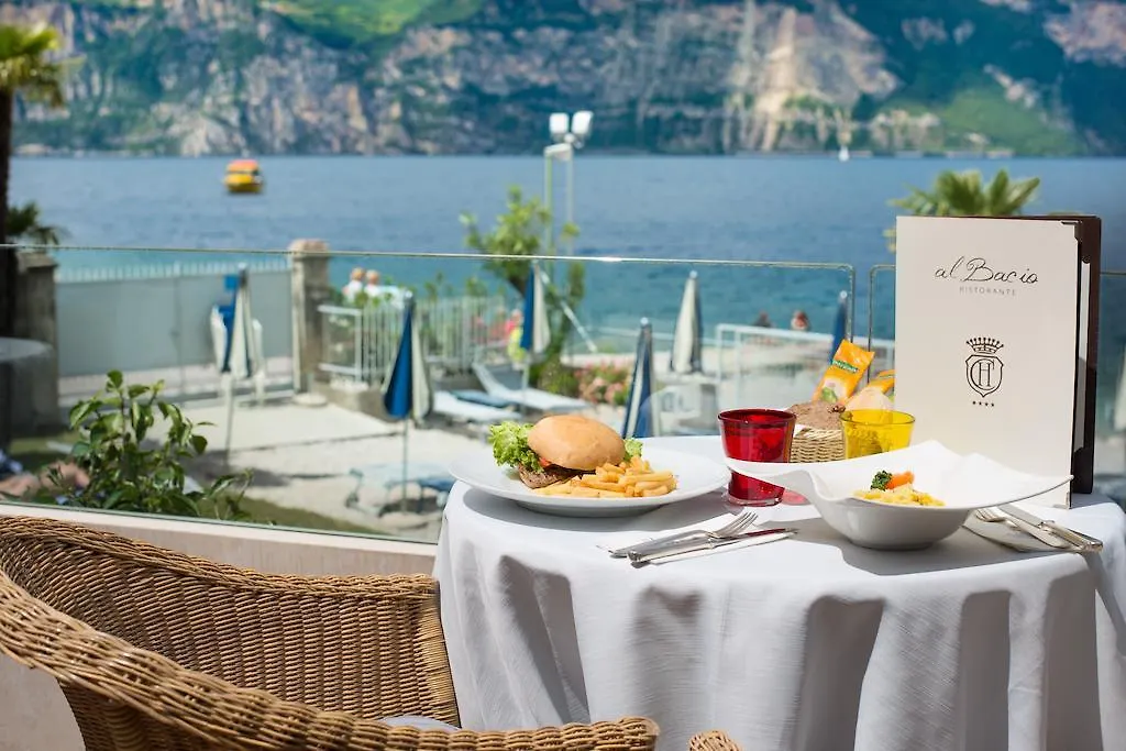 Hotel Castello Lake Front Malcesine 4*,  İtalya